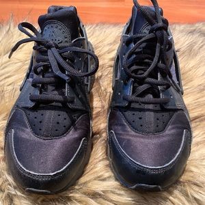 ✨Nike Huarache Sneakers size 6.5✨